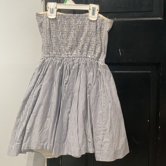Hollister, size XS womens, strapless dress, great for tween/ teens - Picture 2 of 3